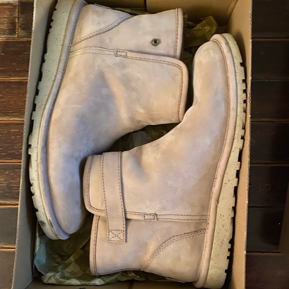 UGGs - Picture 2 of 3